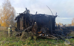 Внучка спасла 93-летнюю бабушку из горящего дома в Омутнинском районе