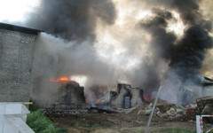 На территории Лузского лесопромышленного комбината произошел пожар