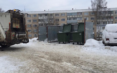 Коммунальщики объяснили переполненные мусорные контейнеры в Кирове