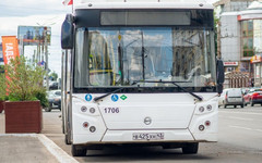 В Кирове организуют дополнительные автобусные маршруты на кладбище