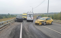 Трое пострадали в массовом ДТП под Вятскими Полянами