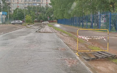 На просспекте Строителей устраняют аварию на водопроводе
