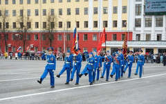 В Кирове прошел парад юнармейцев с участием 1000 школьников