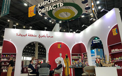 Сенегальцы заинтересовались кировской фанерой и куклами