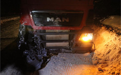 В Кировской области водитель легковушки пострадал в лобовом столкновении с «МАНом»