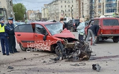 На Комсомольской водитель Kia Rio погиб после столкновения со столбом