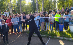 В Котельниче прошёл традиционный чемпионат по метанию телефонов
