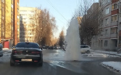 В центре Кирова забил фонтан воды