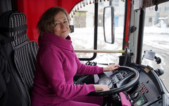 «Мне удивляются и даже восхищаются»: кировчанка Ольга Кудрина рассказала, легко ли быть водителем автобуса