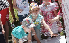День молодежи в Кирове: новый фонтан и мыльные пузыри. Фоторепортаж