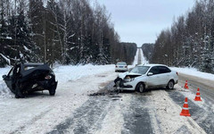 Под Куменами столкнулись две «Лады Гранта», пострадали пять человек