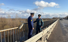 Прокуратура проверит ремонт моста через реку Молома