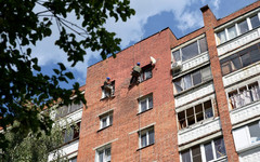Украинский беспилотник атаковал многоквартирный дом в Курске