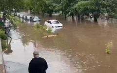 Киров ушёл под воду после сильного дождя. Видео