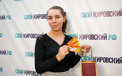 Не тайные Деды Морозы продолжают дарить подарки кировчанам