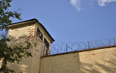 В Кировской области заключённая побила тюремщика в штрафном изоляторе