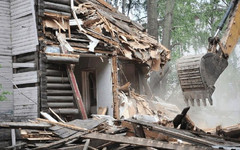 В Лебяжье снесли Дом детского творчества