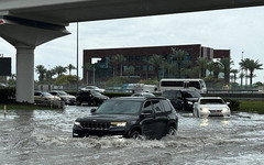 В Дубае из-за сильных ливней затопило дороги и метро