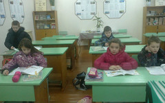 В котельничском поселке Светлый школьники вынуждены сидеть на уроках в верхней одежде