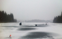 Рыбалка с тонкого льда и экстрим на закрытии летнего сезона. Еженедельный отчёт с рыбалки в Кировской области