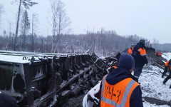 Из-за схода вагонов в Кировской области пассажирские поезда опаздывают на 10-15 часов