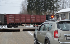 Автомобилистам ограничат движение через ж/д переезд в Радужном