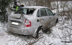В Кировской области с интервалом в полчаса в кювет съехали два автомобиля