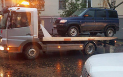 На Молодой Гвардии эвакуируют припаркованные машины