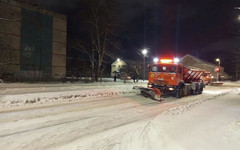 В Кирове дороги обрабатывают от гололёда