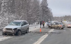 На трассе Киров - Кумёны произошло жёсткое ДТП. Видео