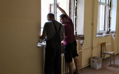 За год в 30 кировских школах установят новые окна