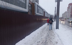В Кирове огородили опасный недострой на Ленина