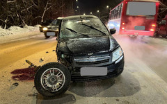 Три машины и столб: на Слободском тракте произошло серьёзное ДТП