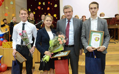 Игорь Васильев поощрил талантливых школьников