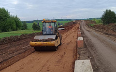 В Кировской области ремонтируют ключевые трассы к соседним регионам