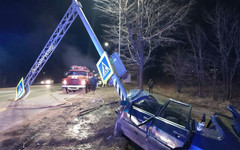 В Котельниче «ВАЗ» слетел с трассы и врезался в опору дорожного знака