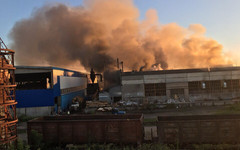 Крупный пожар на предприятии в Кирове тушило больше 60 человек