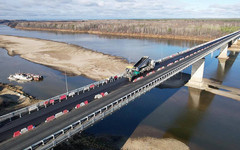 В Советском районе на мосту через Вятку уложили верхний слой асфальта