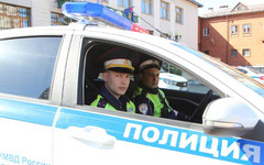 Кировские автоинспекторы помогли женщине и её сыну с серьёзной травмой руки
