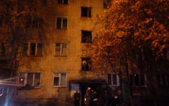 В пожаре в подъезде кировской пятиэтажки пострадали 7 человек