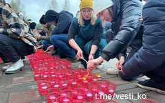 В Кирове на Набережной Грина сделали огромную картину из свечей