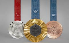 Организаторы Олимпиады в Париже представили медали