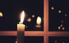 Верующих просят вместо похода в храм в Пасху зажечь свечу