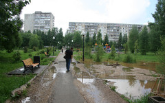 Контрольно-счётная палата: скамейки, урны и вазоны из Кочуровского парка установили «в никуда»