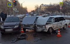 В Кирове рядом со школой произошло массовое ДТП (ФОТО И ВИДЕО)