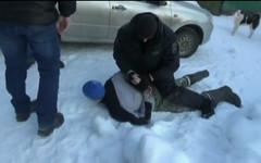 В Омутнинске задержали наркодилера с крупной партией гашиша. ВИДЕО