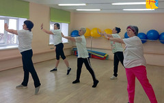В Яранске пенсионеров учат танцам