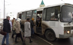 После жалоб пассажиров в Кирове проверили наполняемость автобусов маршрута № 90