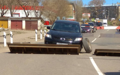 На улице Лепсе иномарка сломалась прямо на железнодорожном переезде