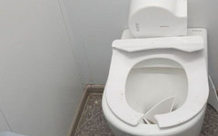 Вандалы сломали общественный туалет на Спасской площади